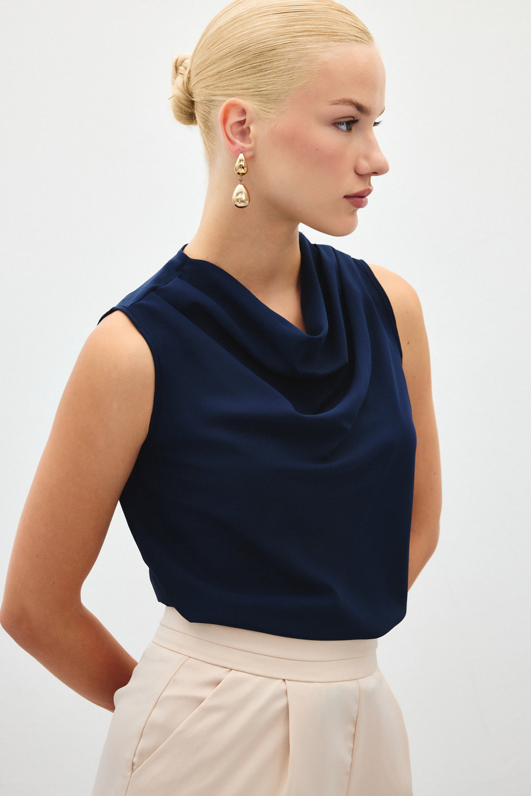 Sateen Blouse sans manches à col dégagé - Bleu marine
