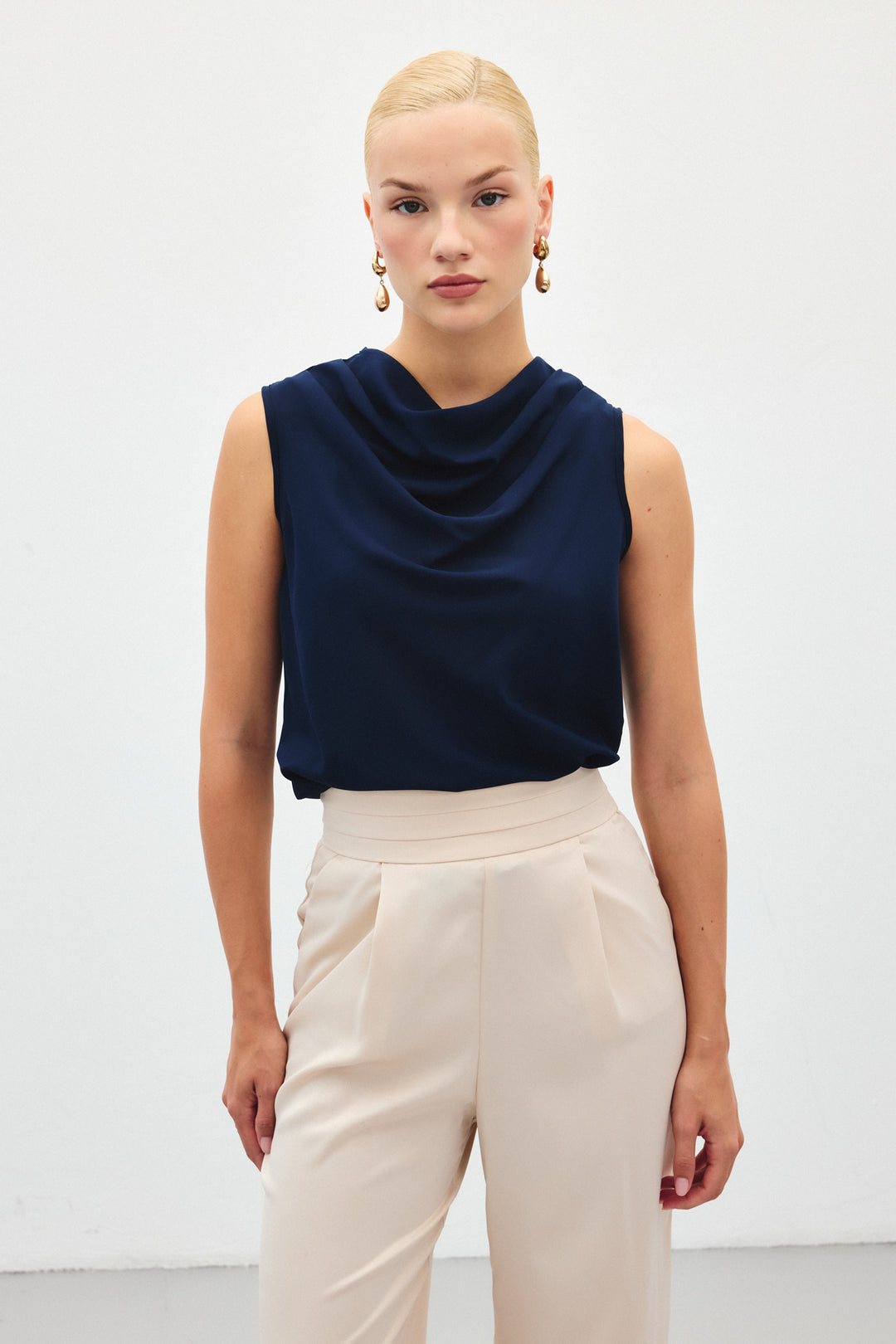 Sateen Blouse sans manches à col dégagé - Bleu marine