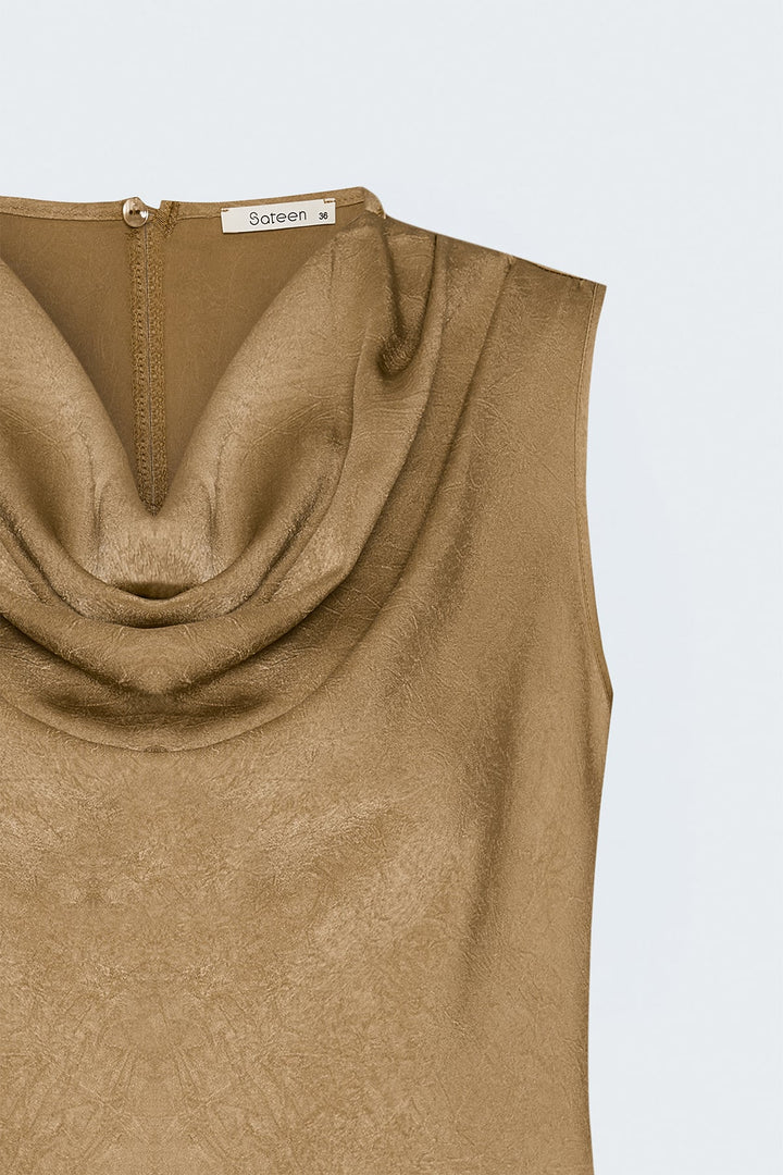 Sateen Blouse en satin à col dégagé - Camel