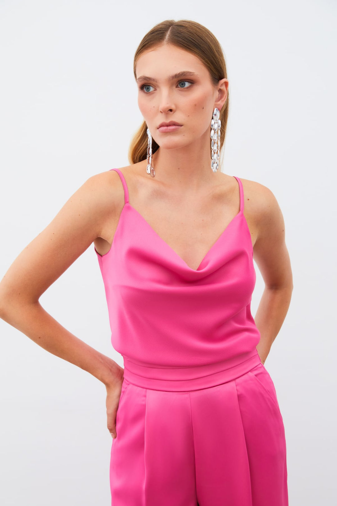 Sateen Blouse en satin à col dégagé - Fuchsia