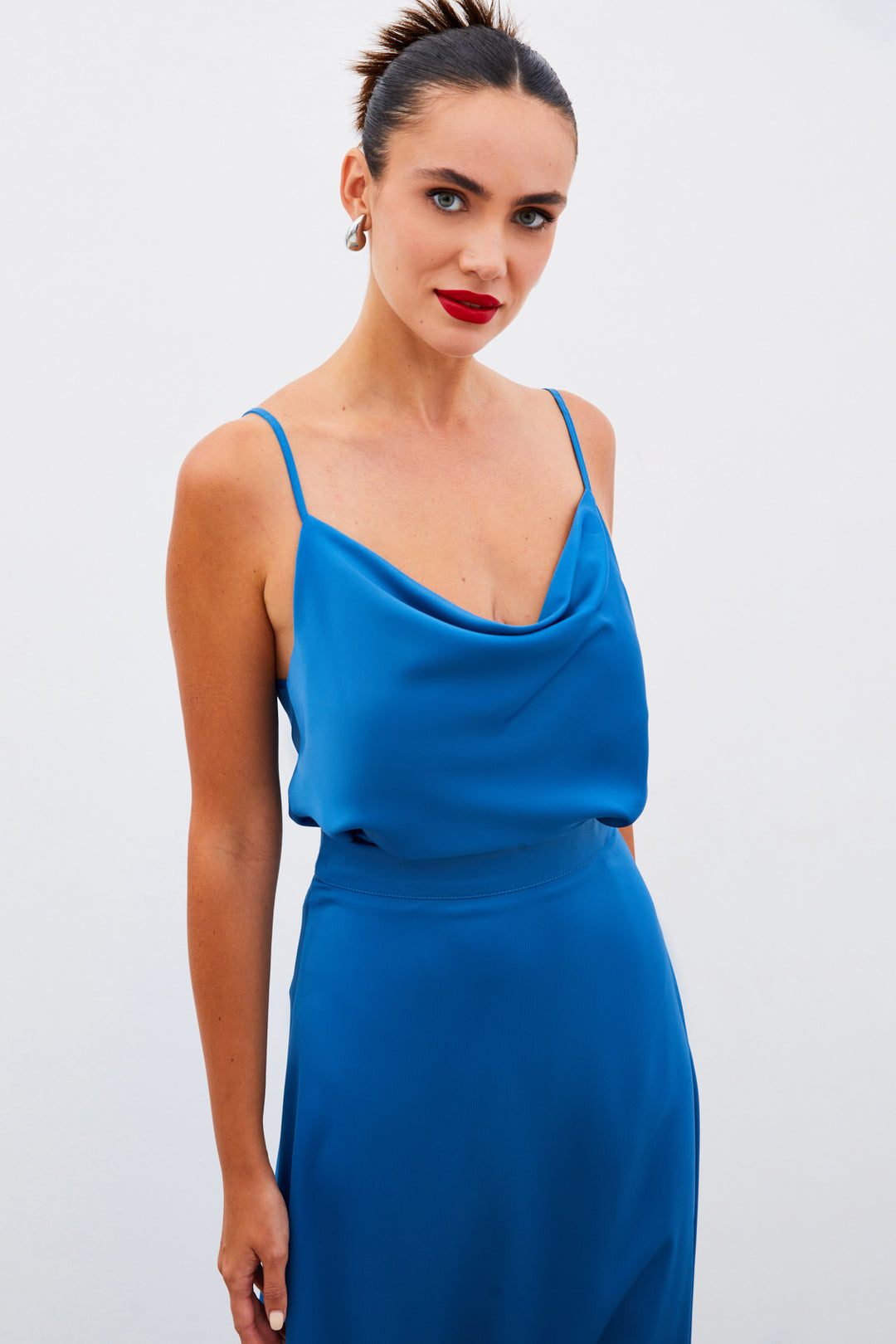 Sateen Blouse en satin à col dégagé - Indigo