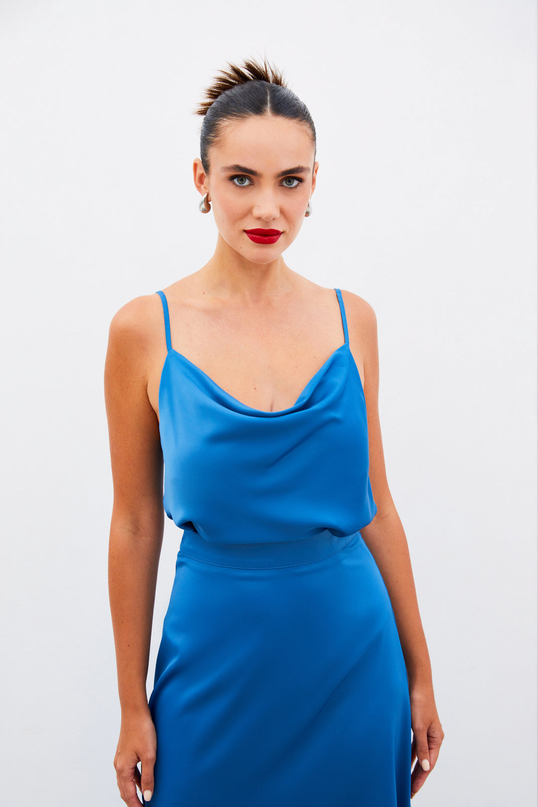 Sateen Blouse en satin à col dégagé - Indigo