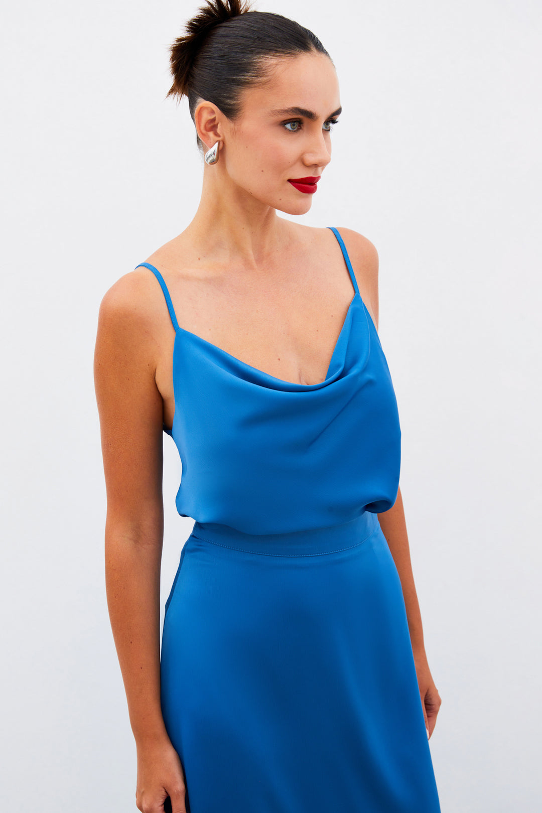 Sateen Blouse en satin à col dégagé - Indigo