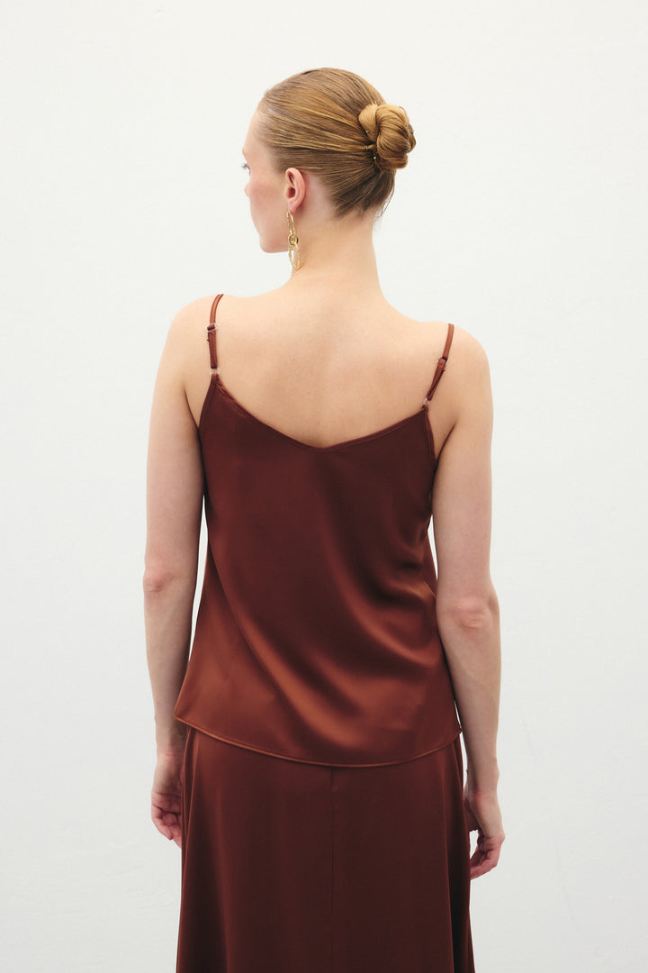 Sateen Blouse en satin à col dégagé - Marron