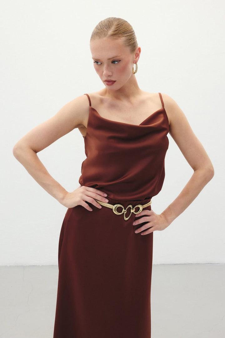 Sateen Blouse en satin à col dégagé - Marron