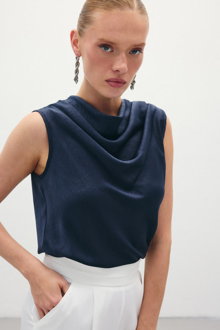 Sateen Blouse en satin à col dégagé - Bleu marine