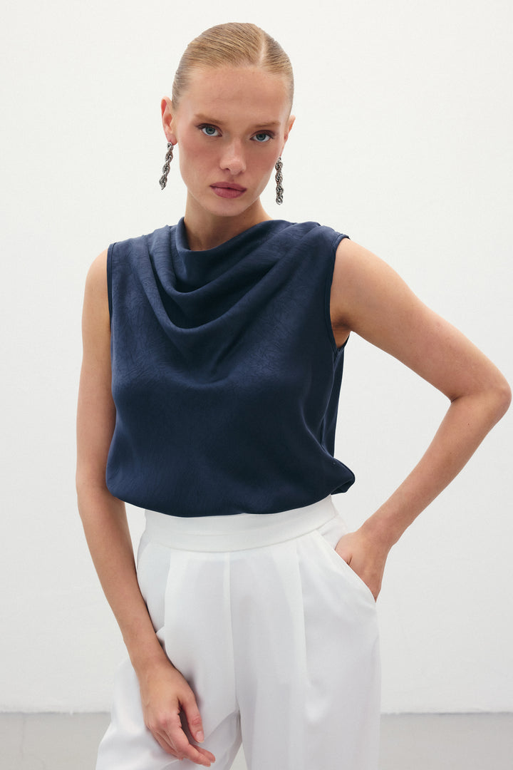 Sateen Blouse en satin à col dégagé - Bleu marine