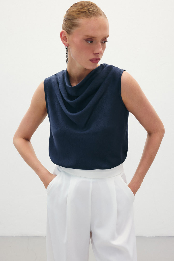 Sateen Blouse en satin à col dégagé - Bleu marine