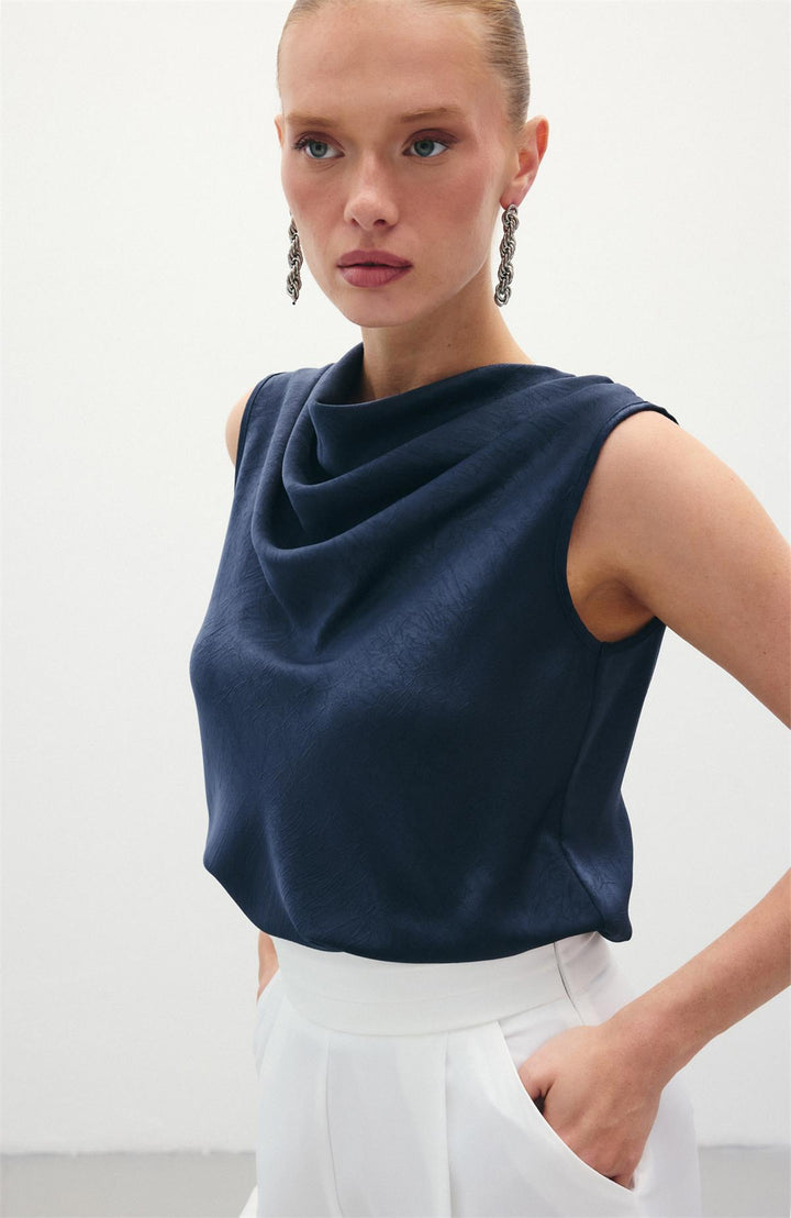 Sateen Blouse en satin à col dégagé - Bleu marine