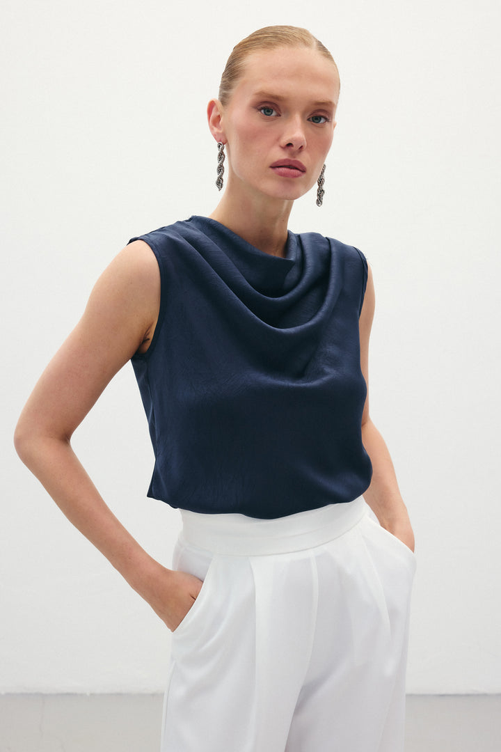 Sateen Blouse en satin à col dégagé - Bleu marine