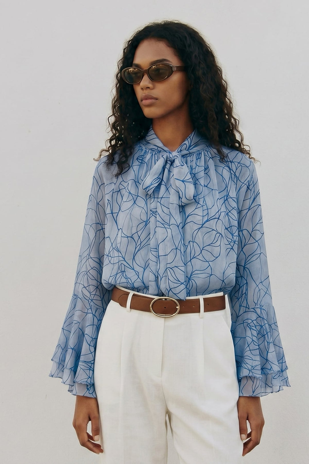 Sateen Blouse avec foulard imprimé - Bleu