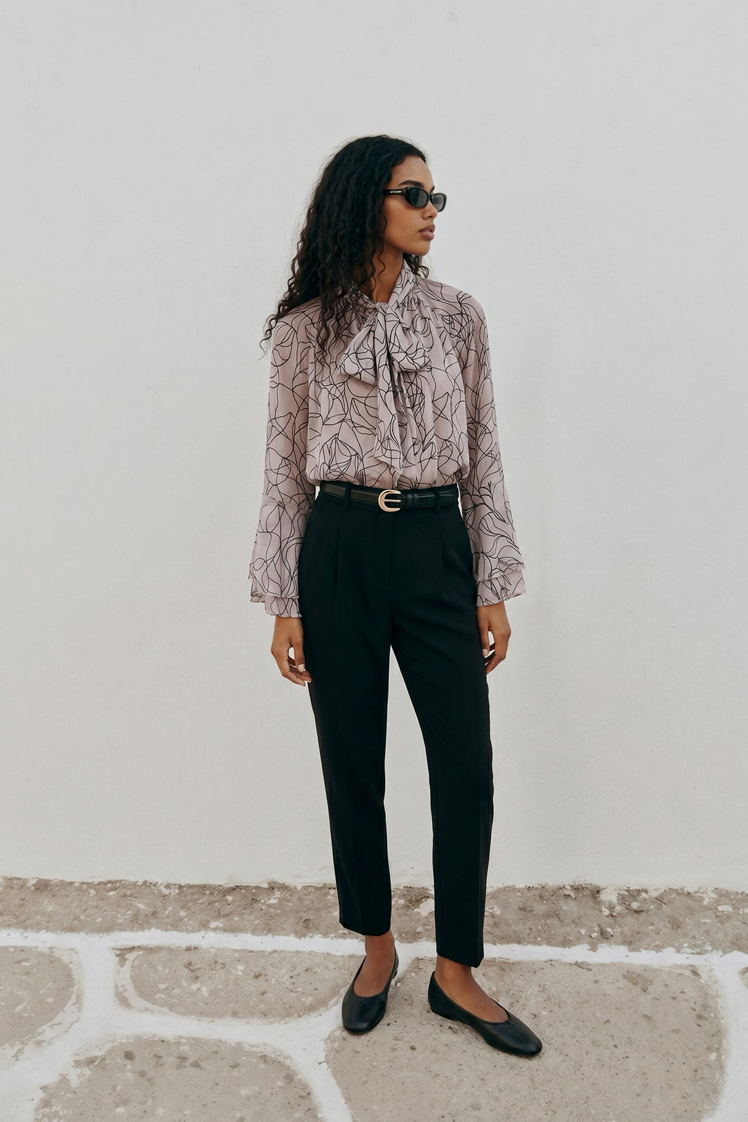 Sateen Blouse avec foulard imprimé - Noir