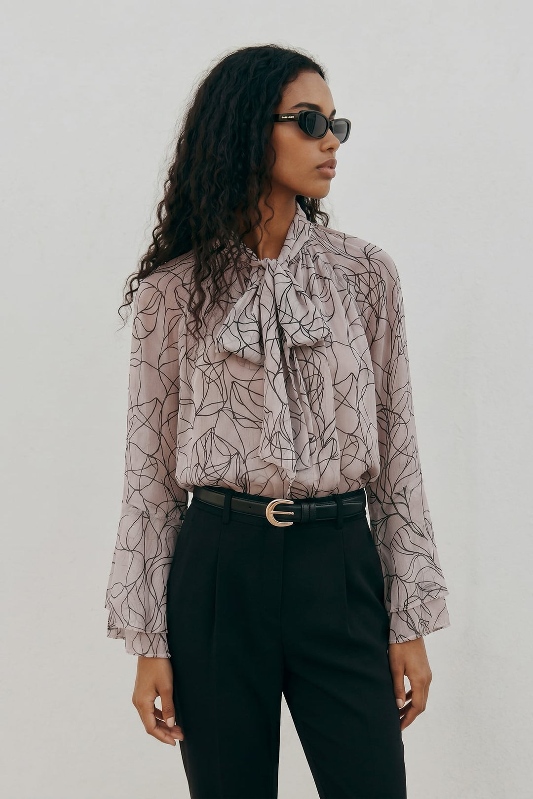 Sateen Blouse avec foulard imprimé - Noir