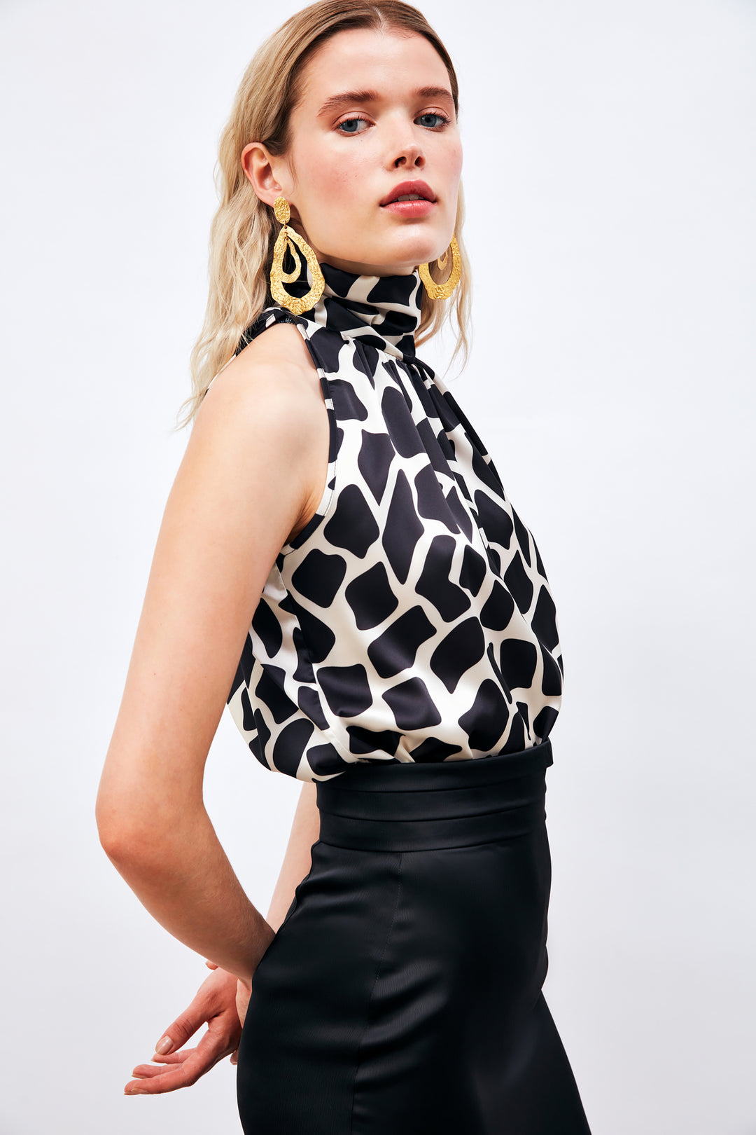 Sateen Blouse sans manches à col montant - Noir