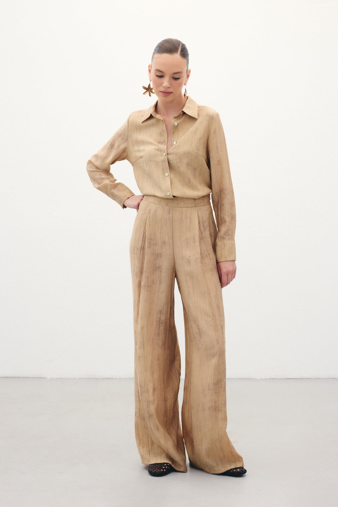 Sateen Pantalon ample à motifs - camel