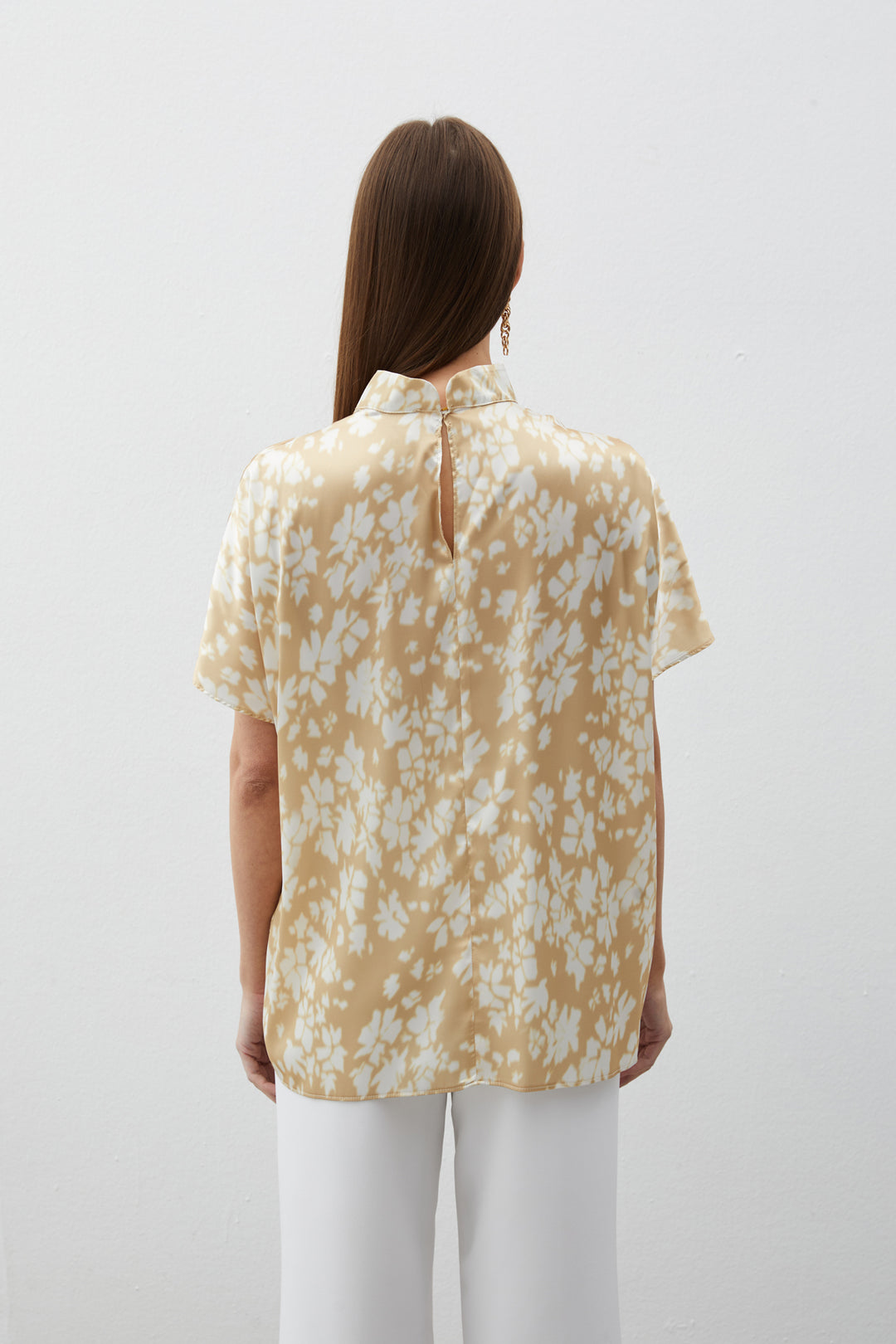 Sateen Blouse ample à motifs col montant - Marron