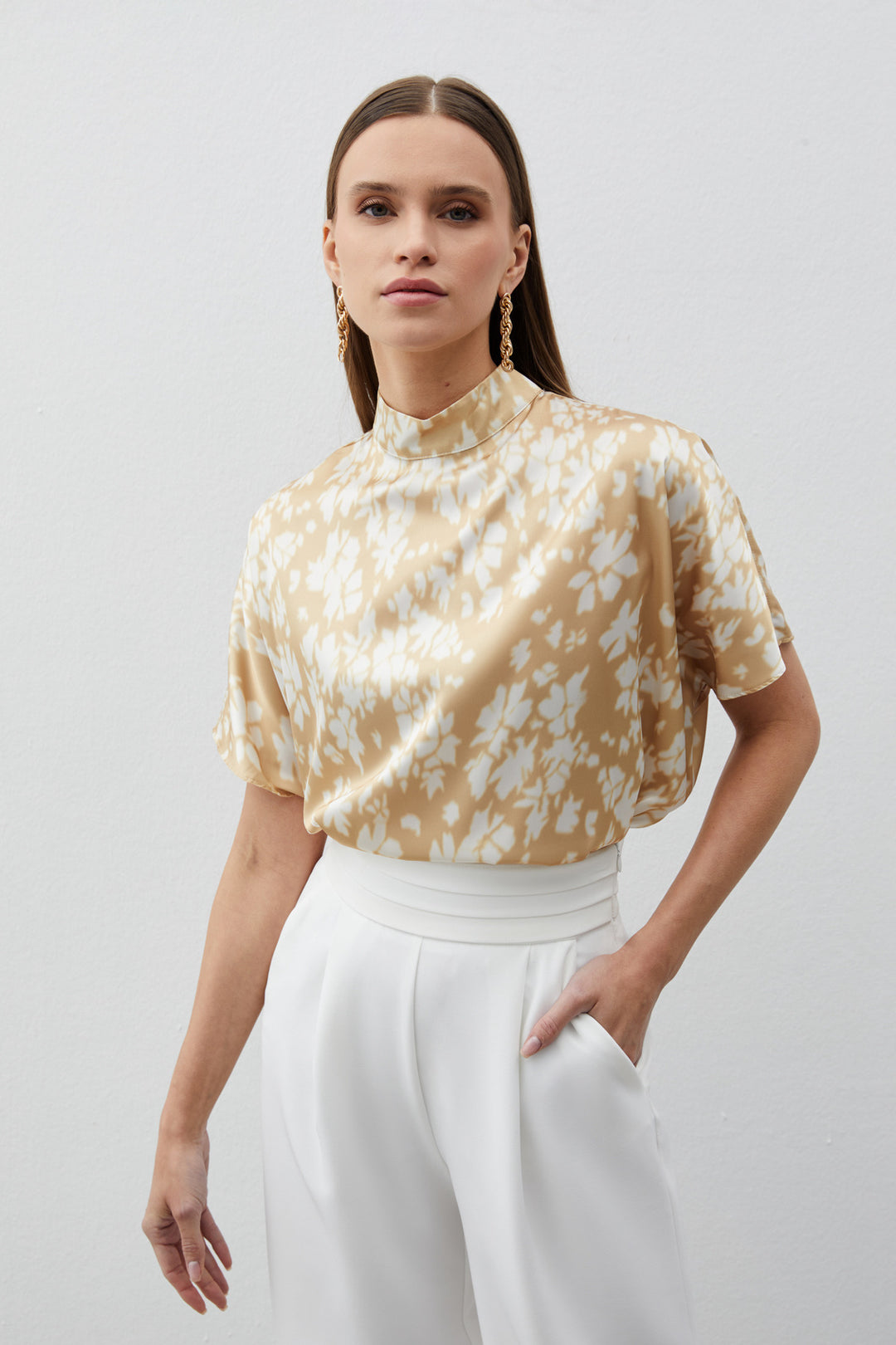 Sateen Blouse ample à motifs col montant - Marron