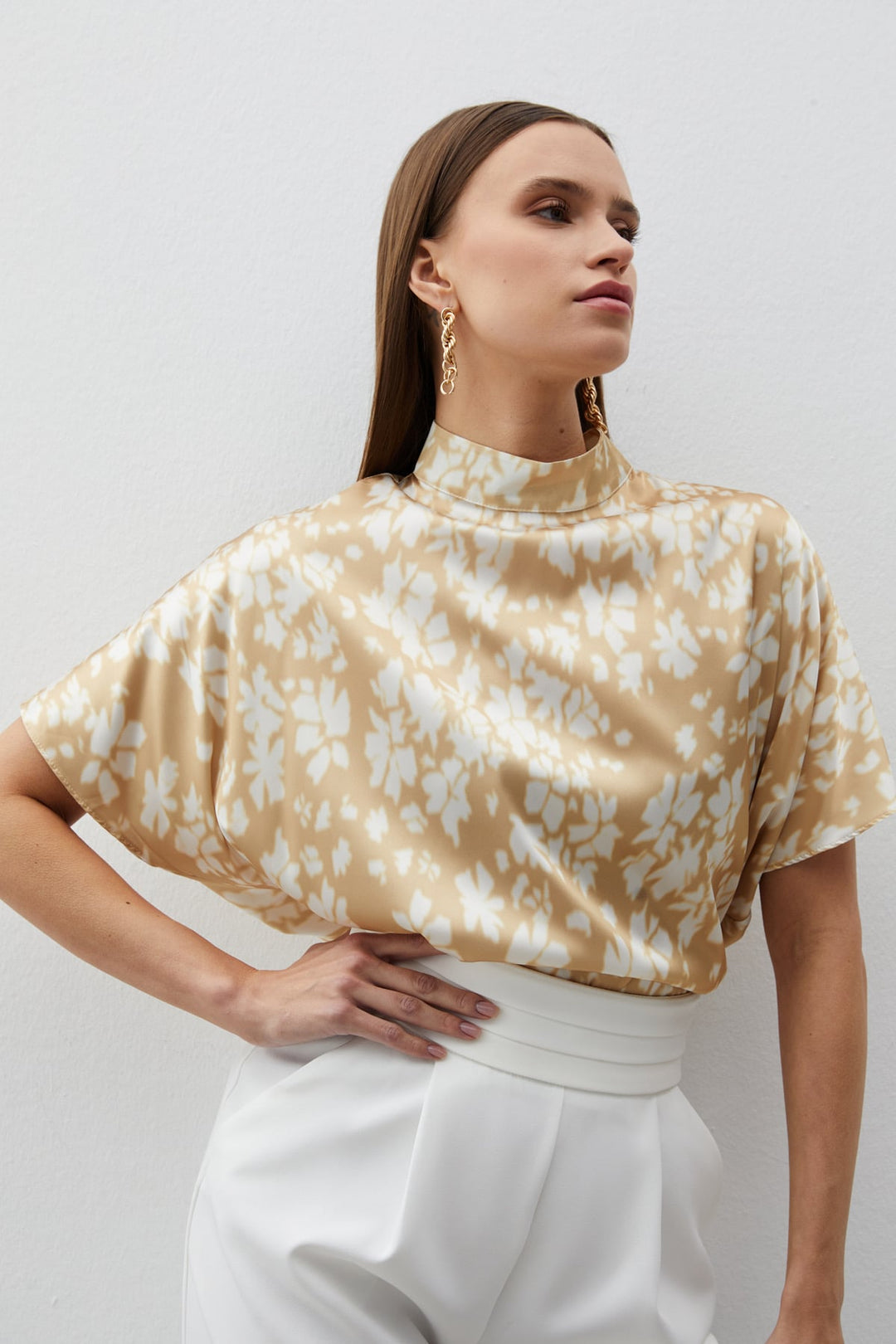 Sateen Blouse ample à motifs col montant - Marron