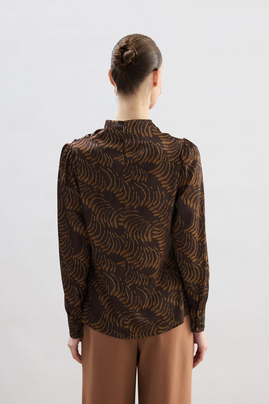 Sateen Blouse imprimée avec détails drapés - Marron