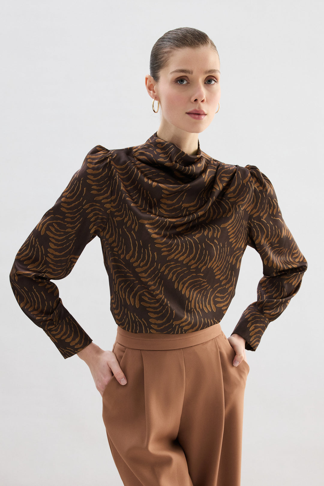 Sateen Blouse imprimée avec détails drapés - Marron