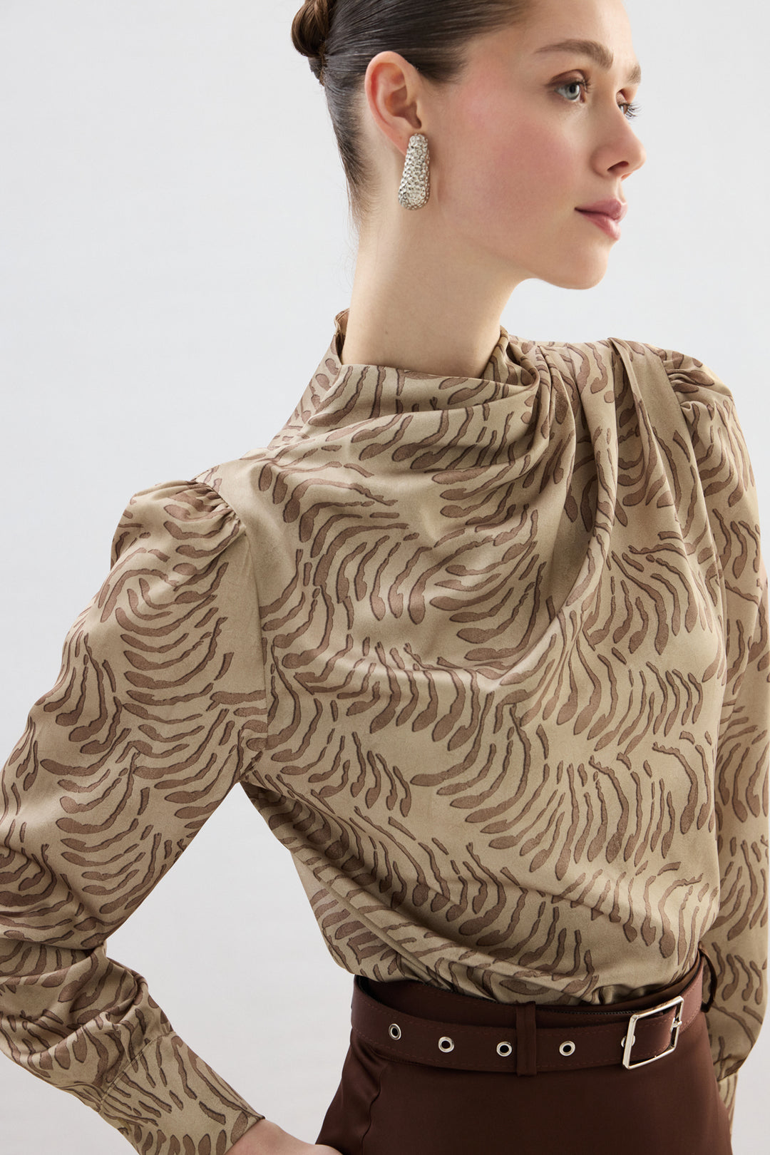 Sateen Blouse imprimée avec détails drapés - Vison
