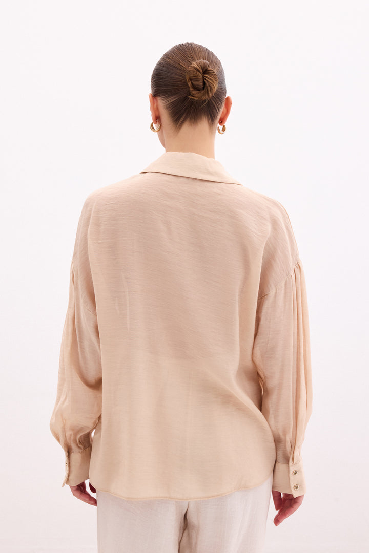 Sateen Chemisier Fin avec Accessoire de Bouton - Beige