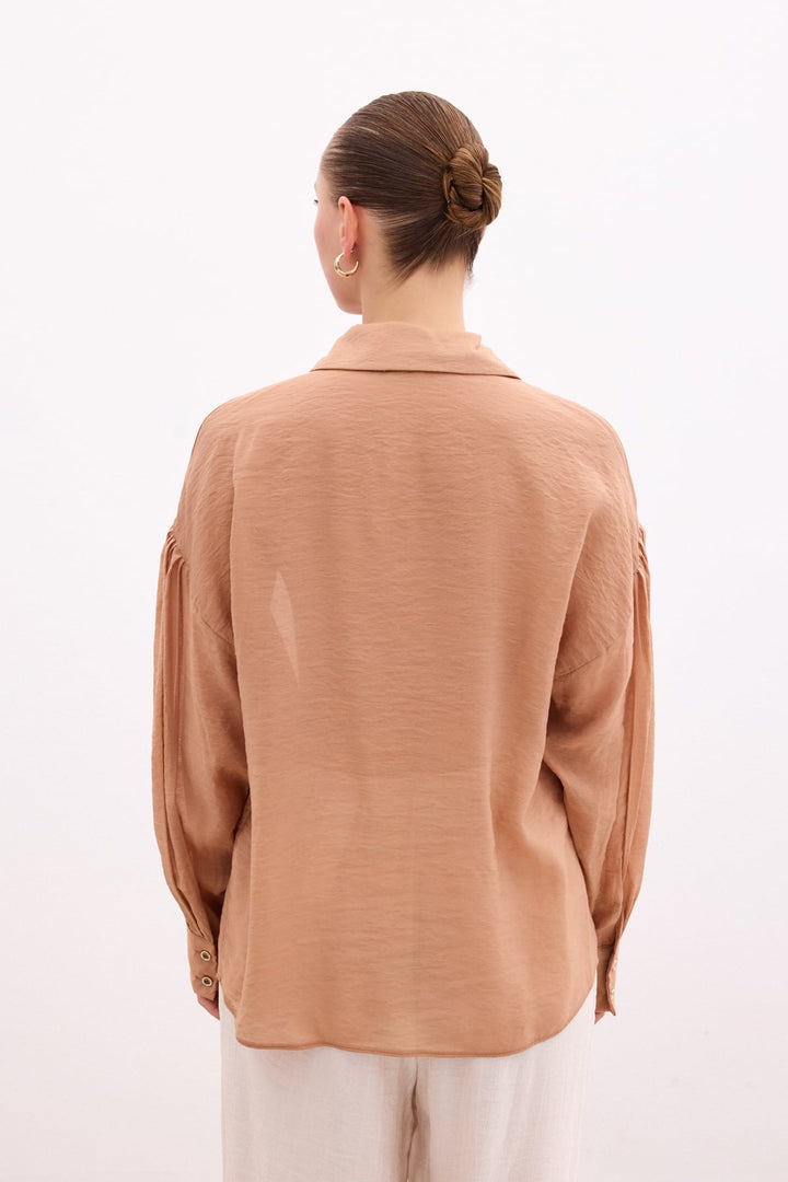 Sateen Chemisier Fin avec Accessoire de Bouton - camel