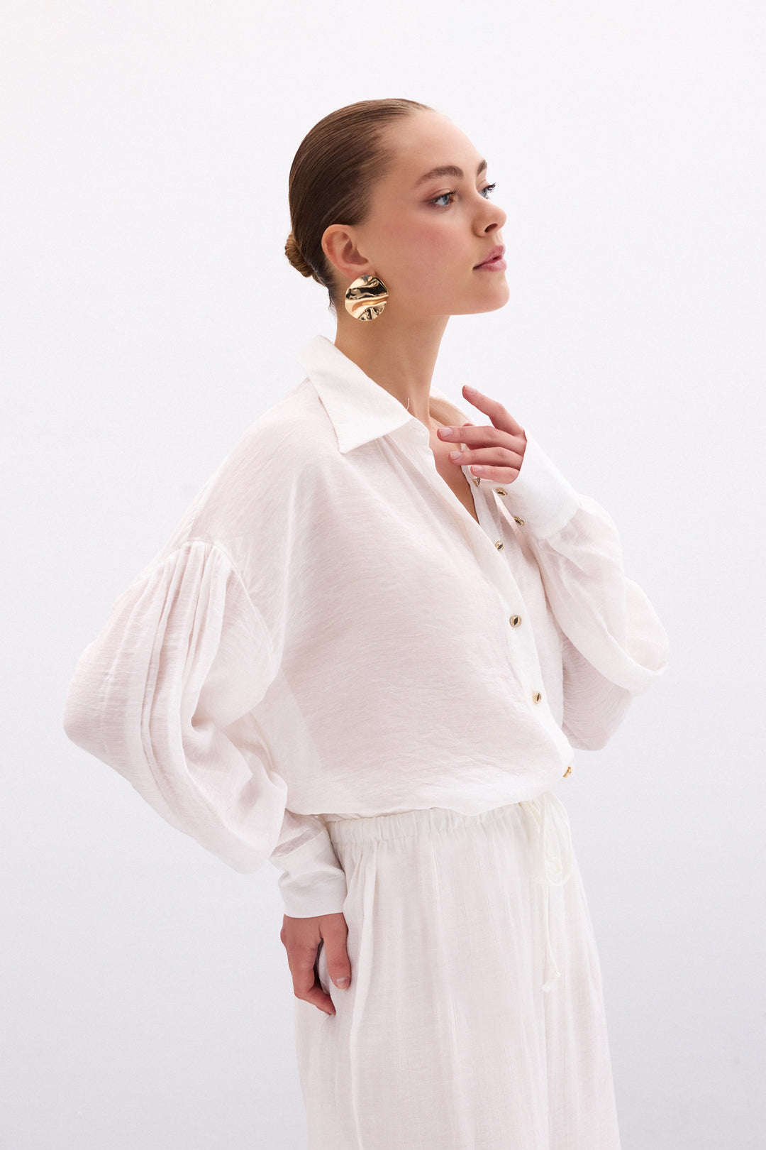 Sateen Chemisier Fin avec Accessoire de Bouton - Écru