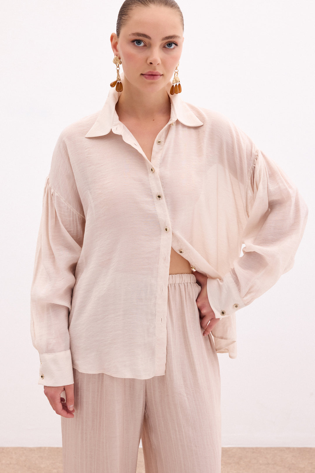 Sateen Chemisier Fin avec Accessoire de Bouton - Pierre