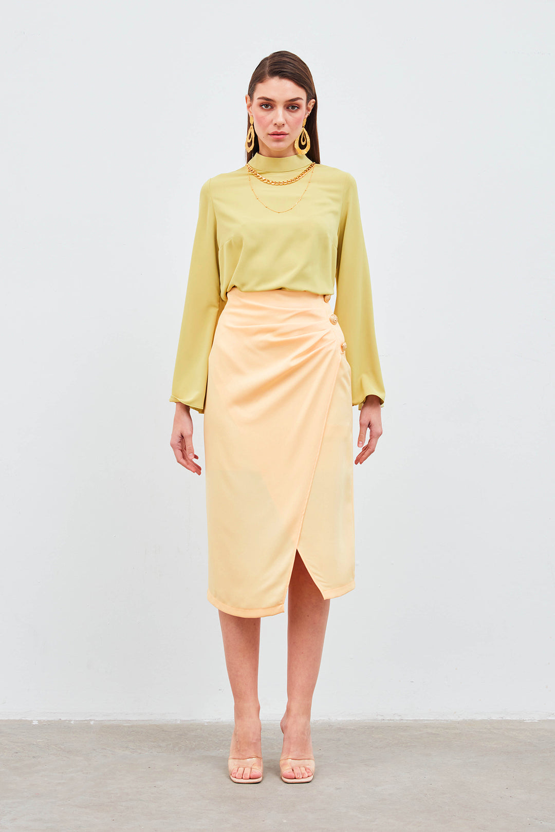 Sateen Jupe en crêpe satin avec accessoires en bouton - Jaune