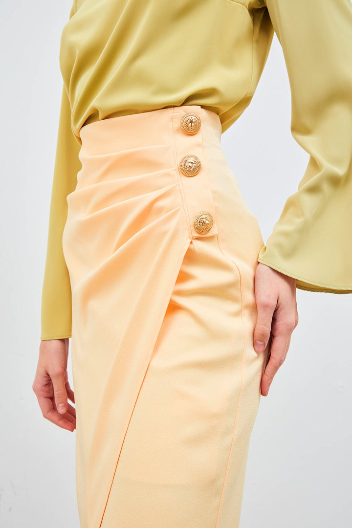 Sateen Jupe en crêpe satin avec accessoires en bouton - Jaune