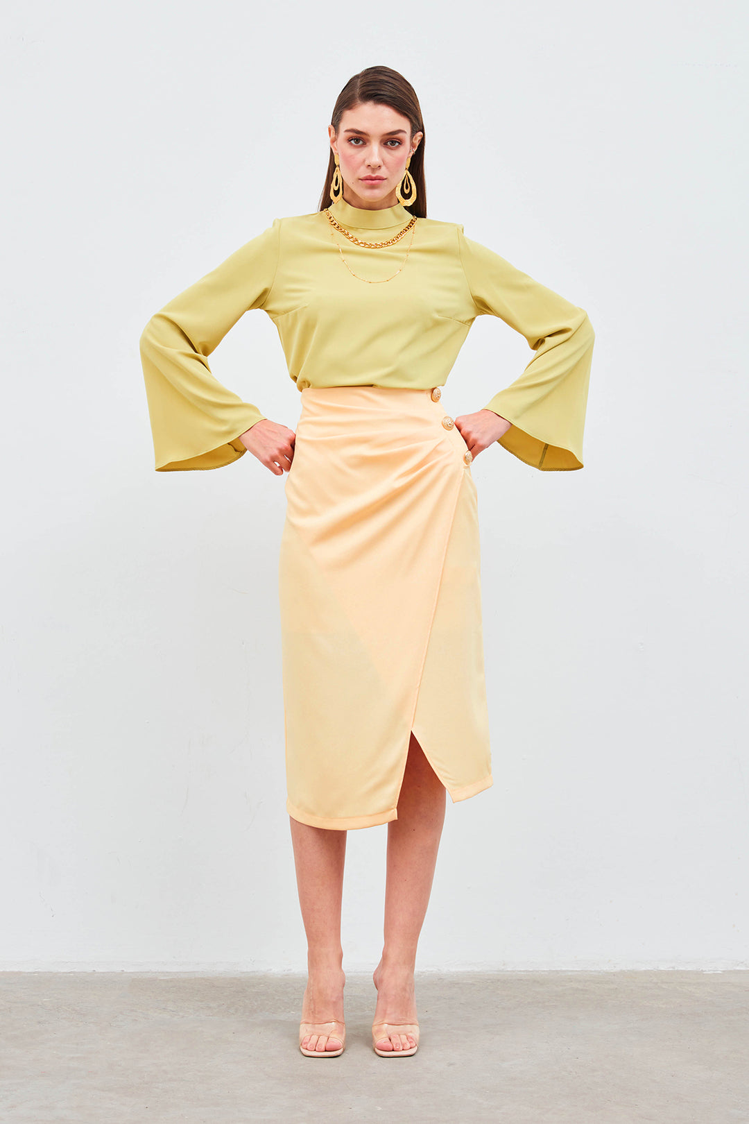 Sateen Jupe en crêpe satin avec accessoires en bouton - Jaune