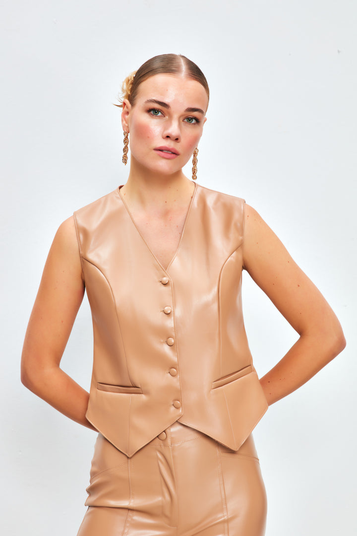 Sateen Gilet en cuir avec détails de boutons - Beige