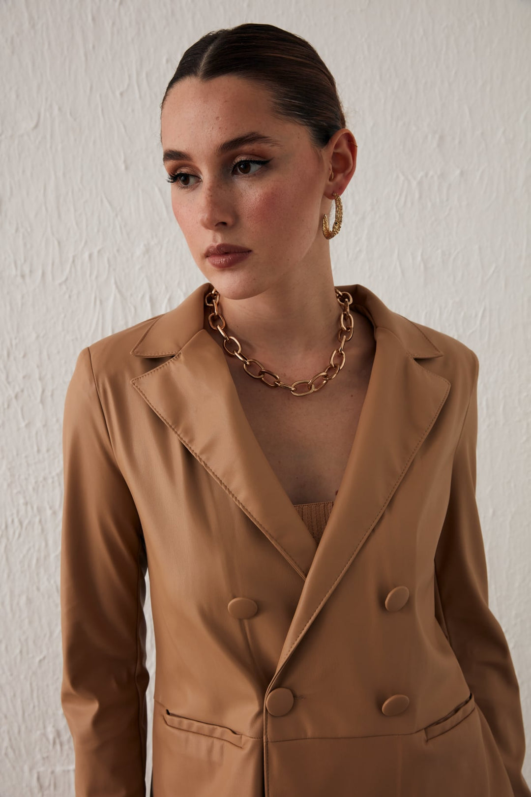 Sateen Veste en cuir croisée à détails de boutons - Beige