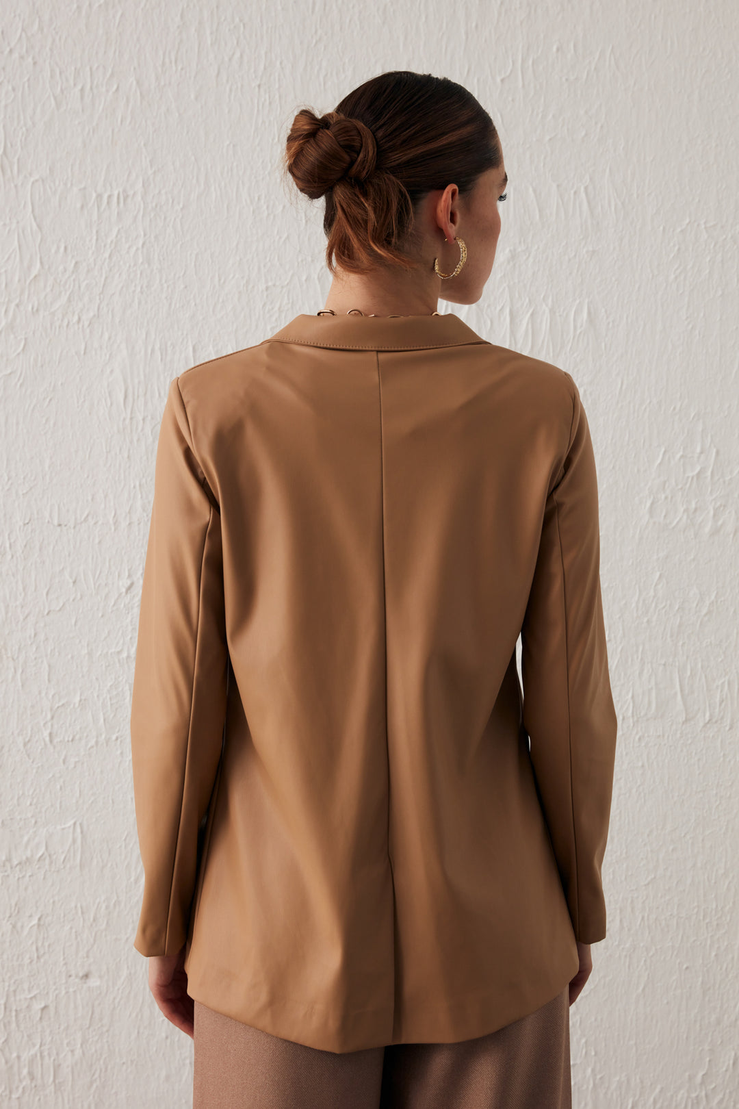 Sateen Veste en cuir croisée à détails de boutons - Beige