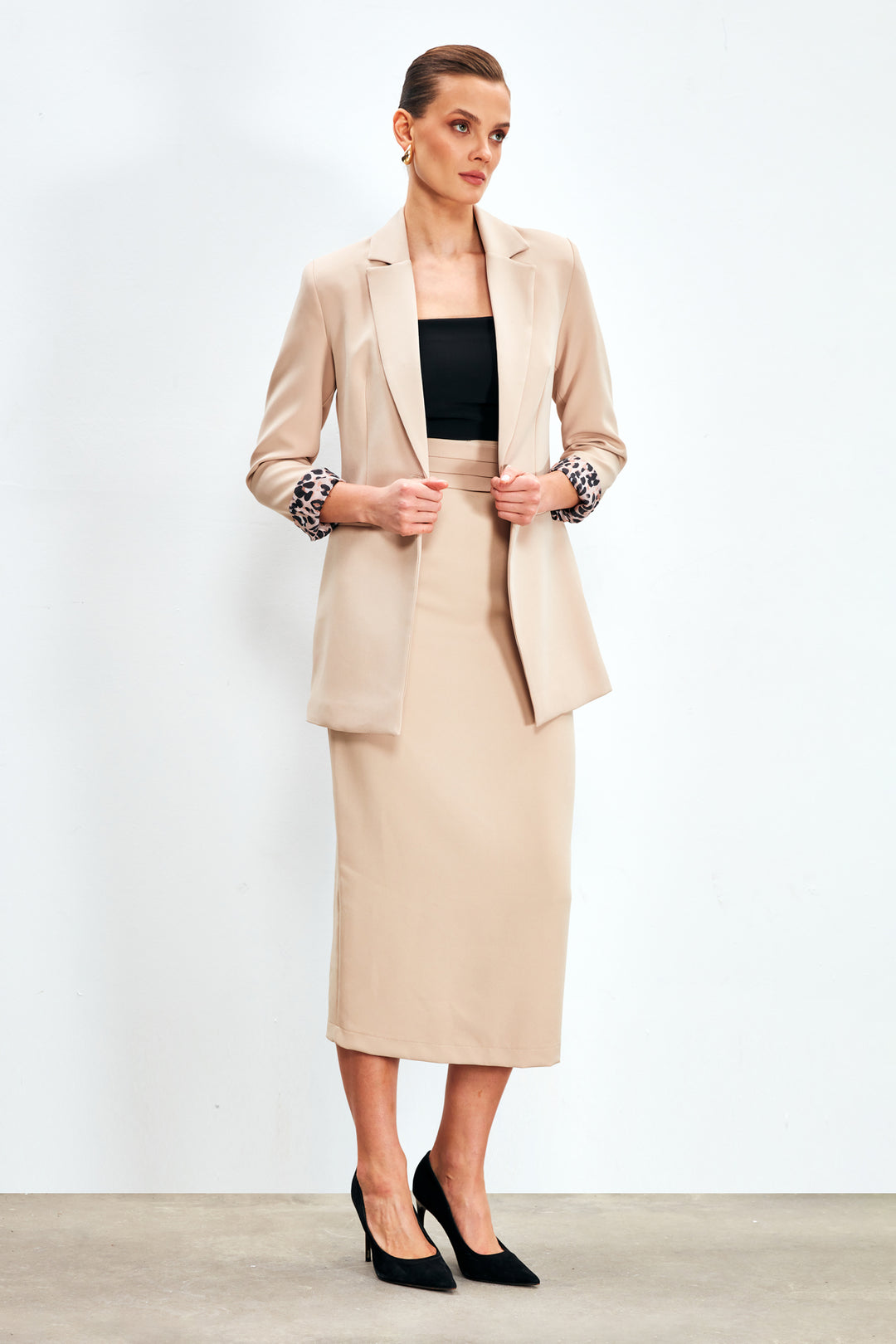 Sateen Jupe midi avec détails de boutons - Beige