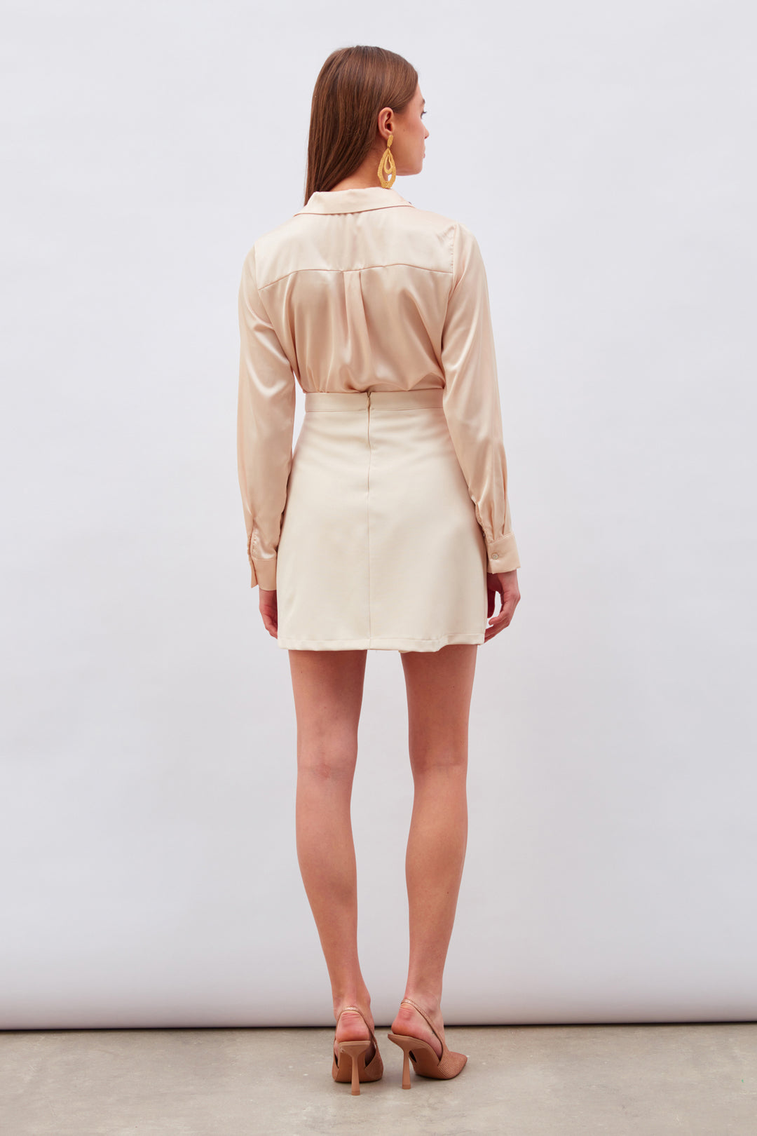 Sateen Jupe mini avec détails de boutons - Beige