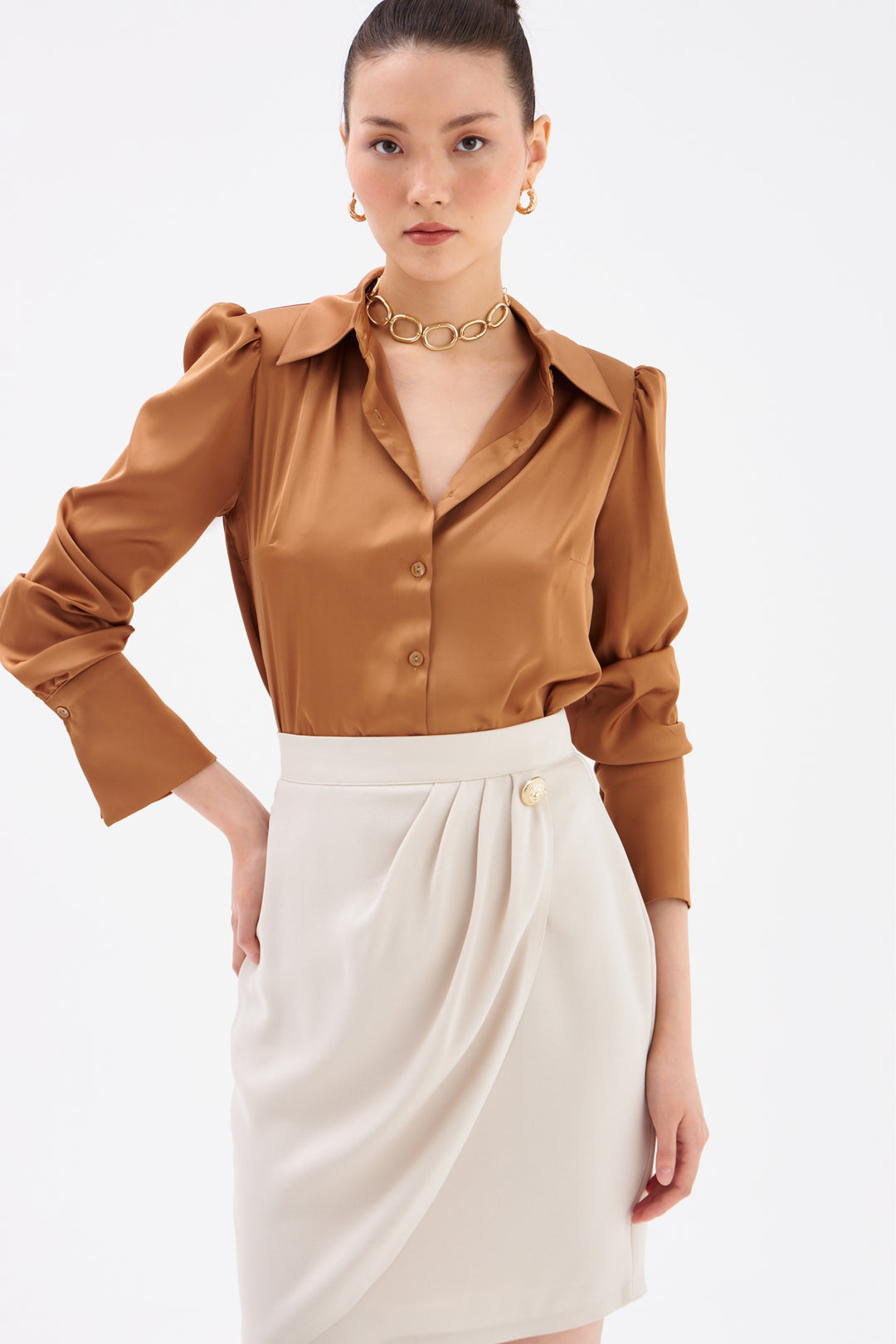 Sateen Jupe en crêpe satinée avec détails de boutons - Pierre