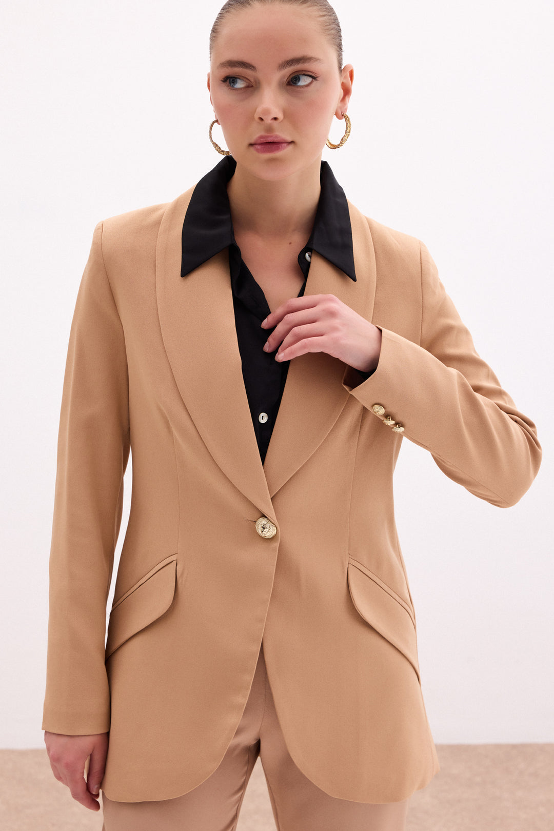 Sateen Veste longue à détails de boutons - camel