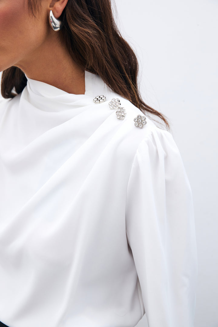 Sateen Blouse avec détails de boutons en pierre - Écru