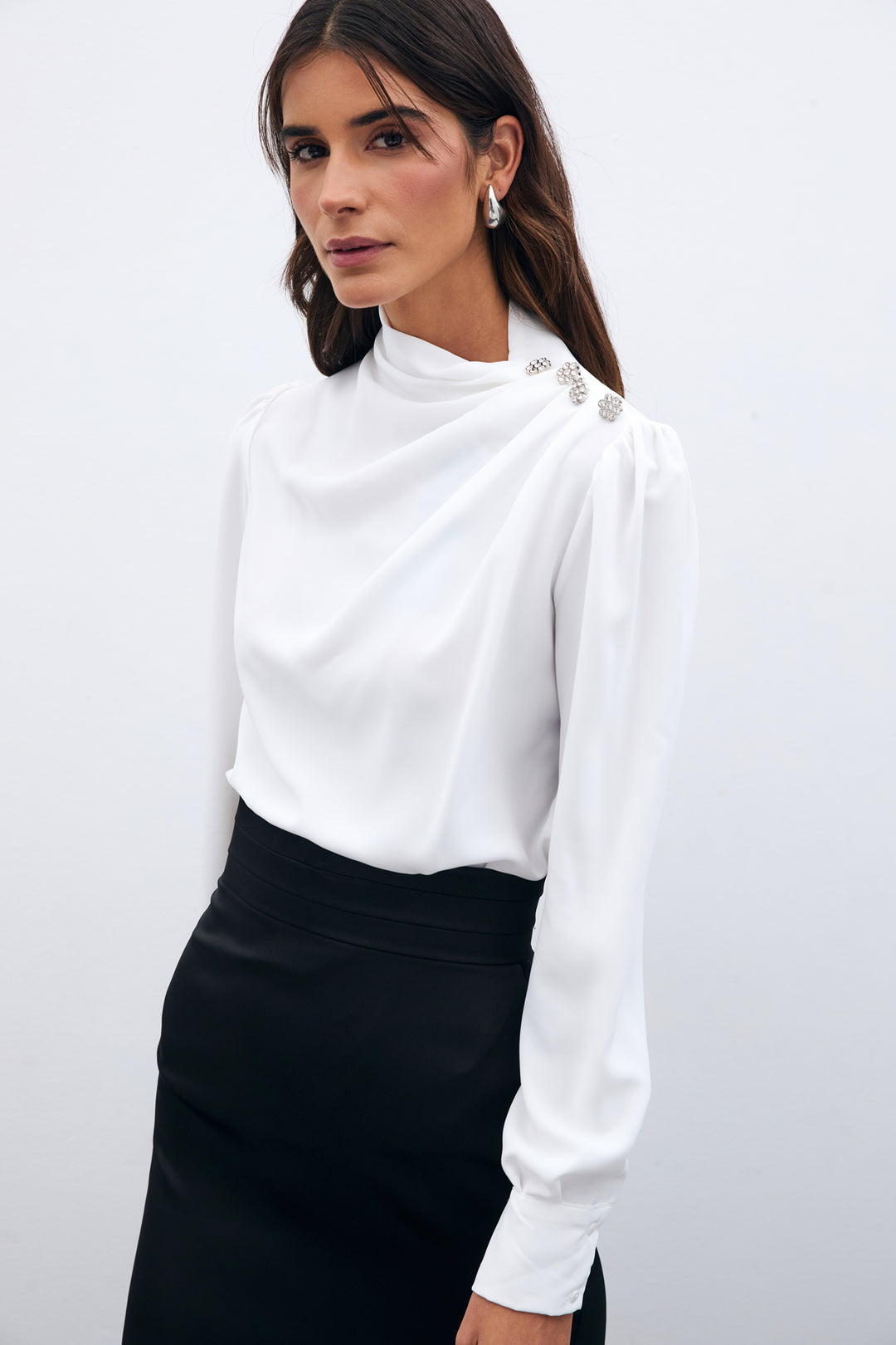 Sateen Blouse avec détails de boutons en pierre - Écru