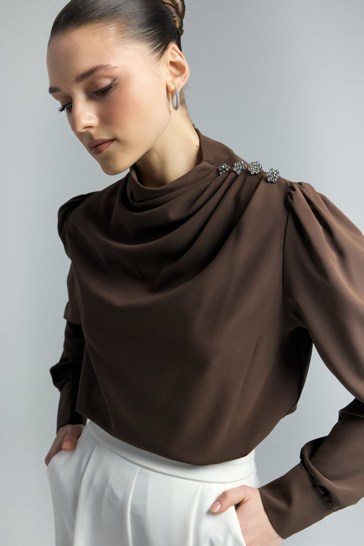 Sateen Blouse à Détails de Boutons et Pierre - Marron
