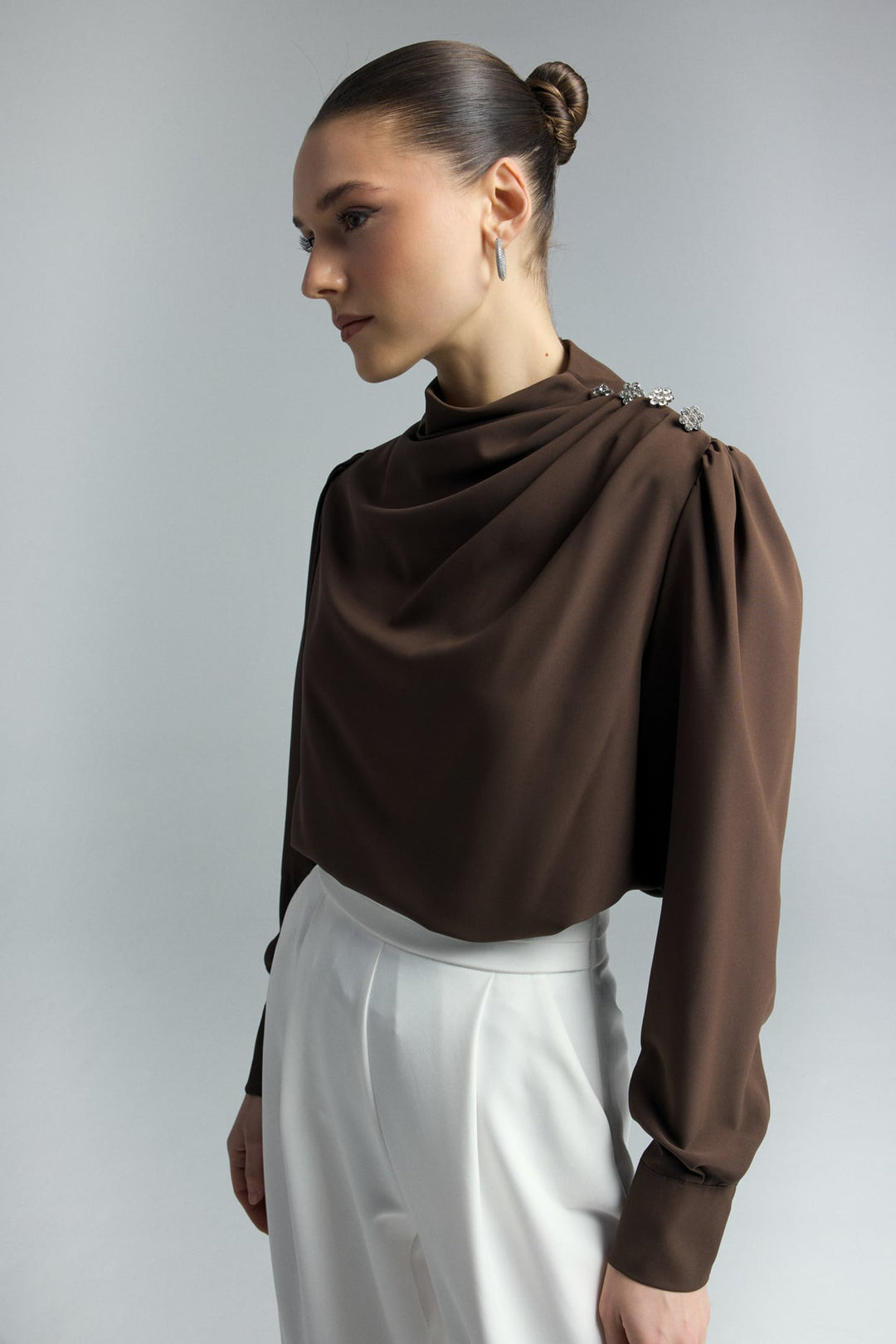 Sateen Blouse à Détails de Boutons et Pierre - Marron
