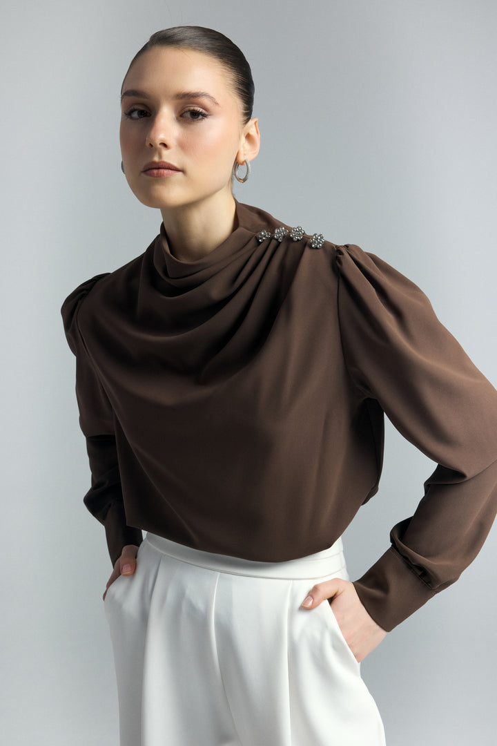 Sateen Blouse à Détails de Boutons et Pierre - Marron