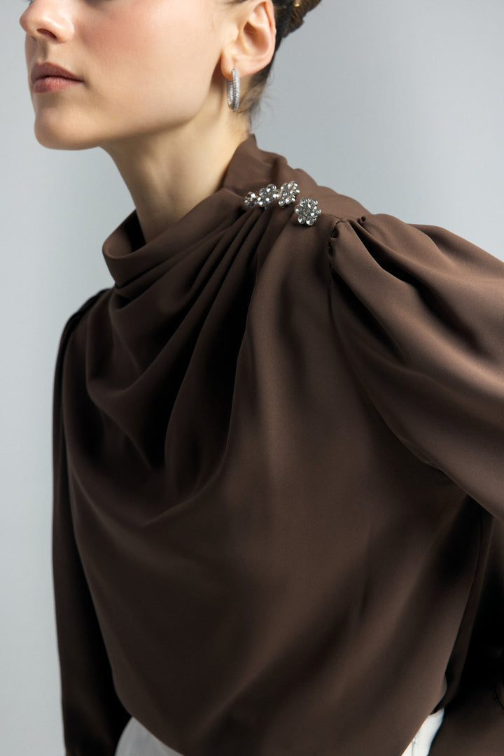Sateen Blouse à Détails de Boutons et Pierre - Marron