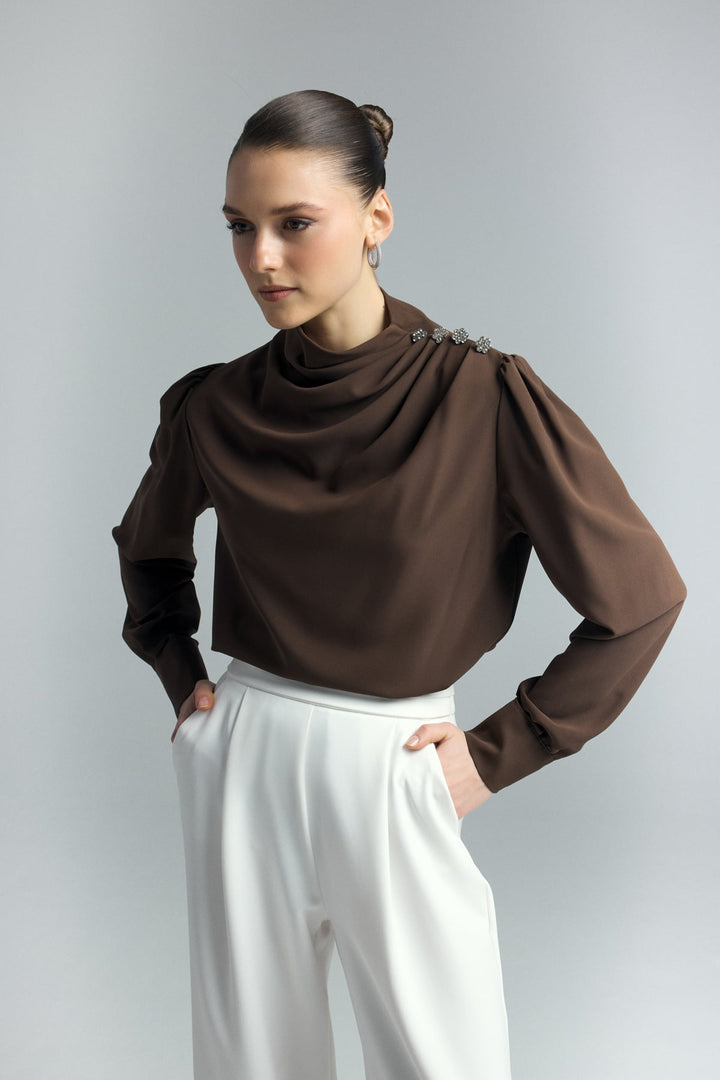 Sateen Blouse à Détails de Boutons et Pierre - Marron