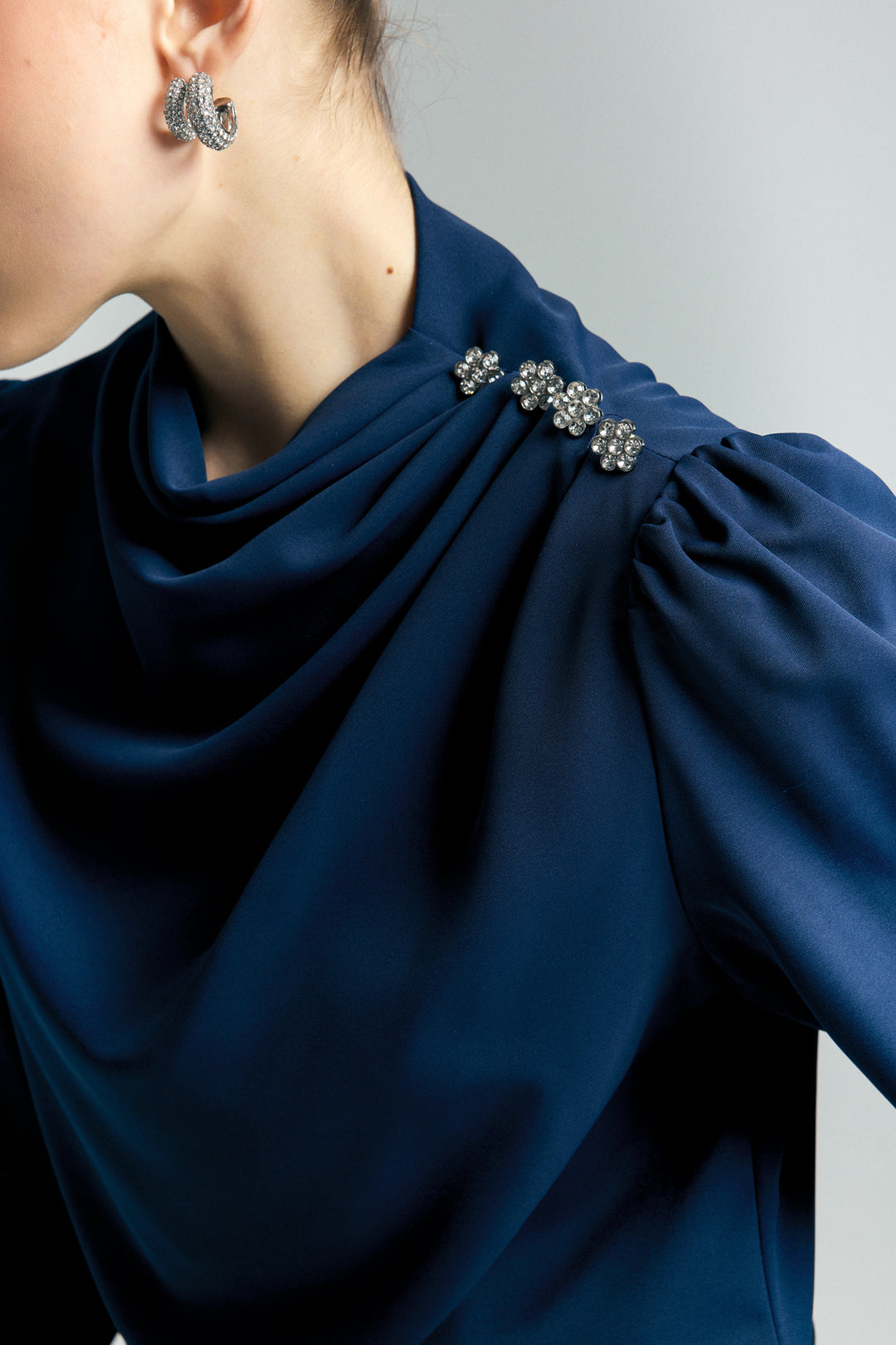 Sateen Blouse avec détails en pierre - Bleu marine
