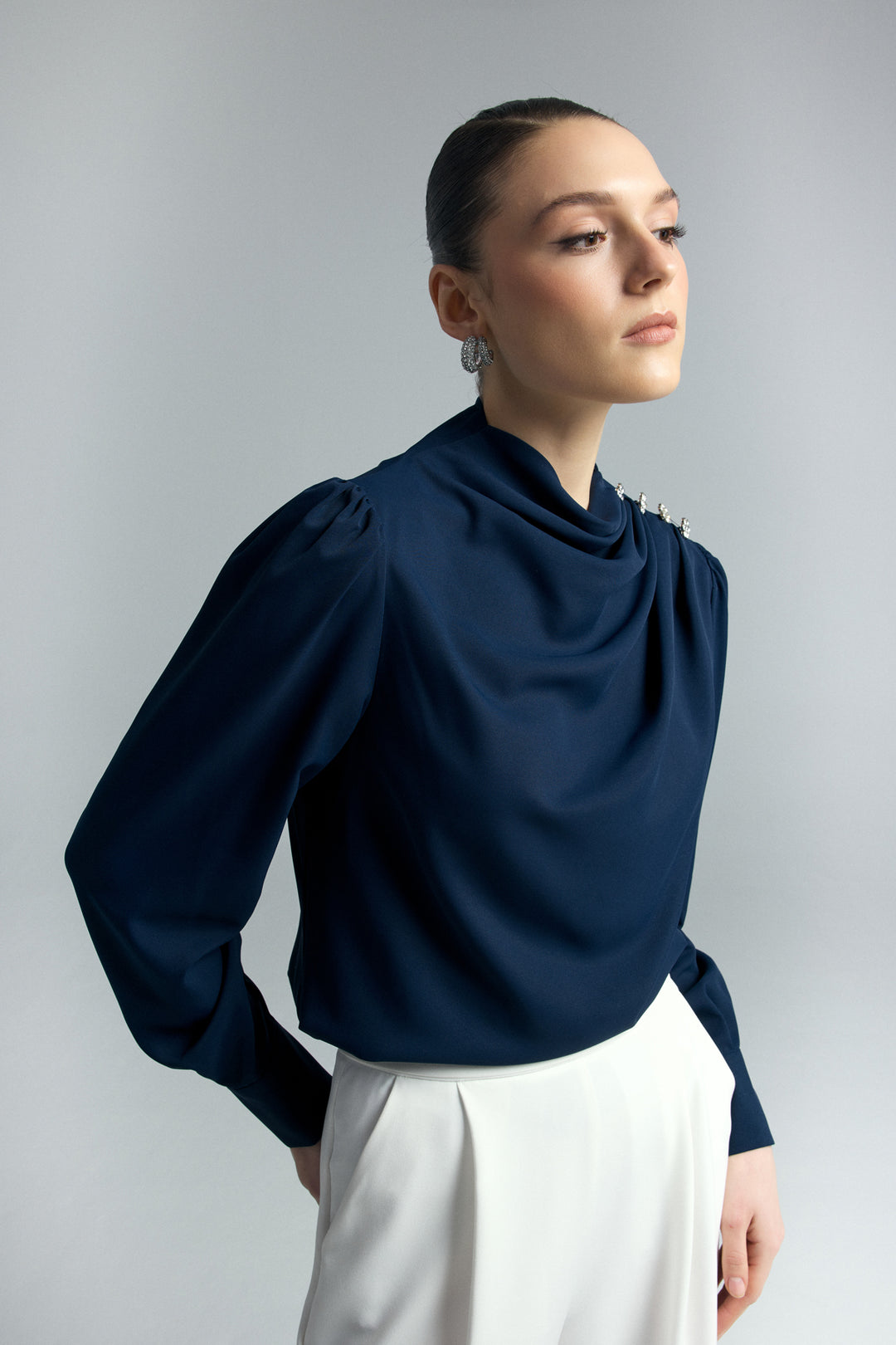 Sateen Blouse avec détails en pierre - Bleu marine