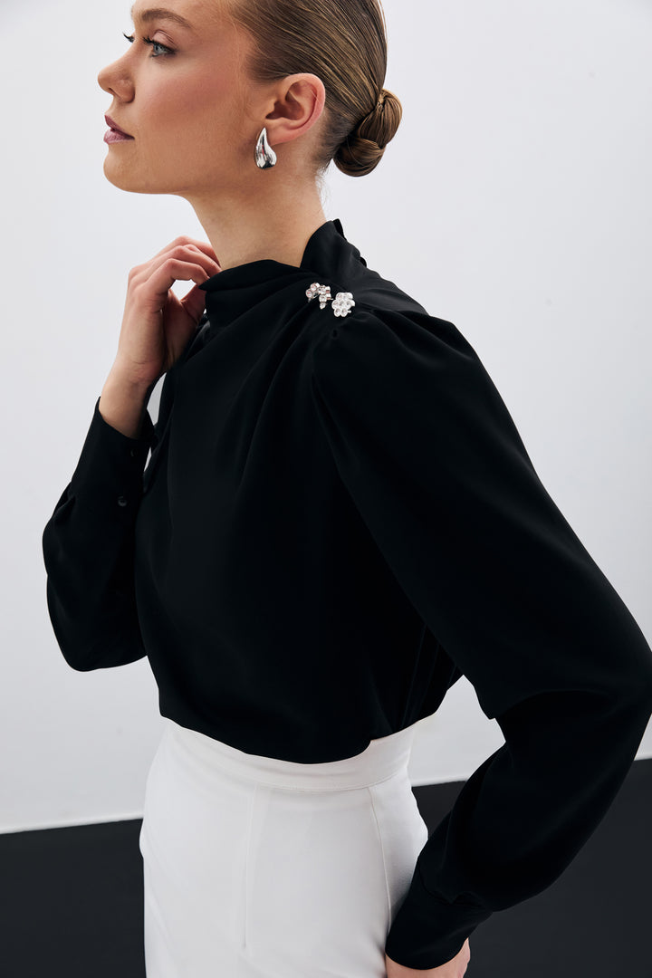 Sateen Blouse avec détails de boutons en pierre - Noir