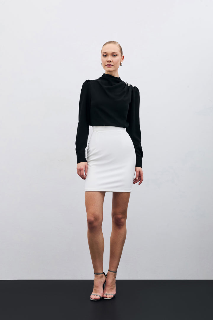 Sateen Blouse avec détails de boutons en pierre - Noir